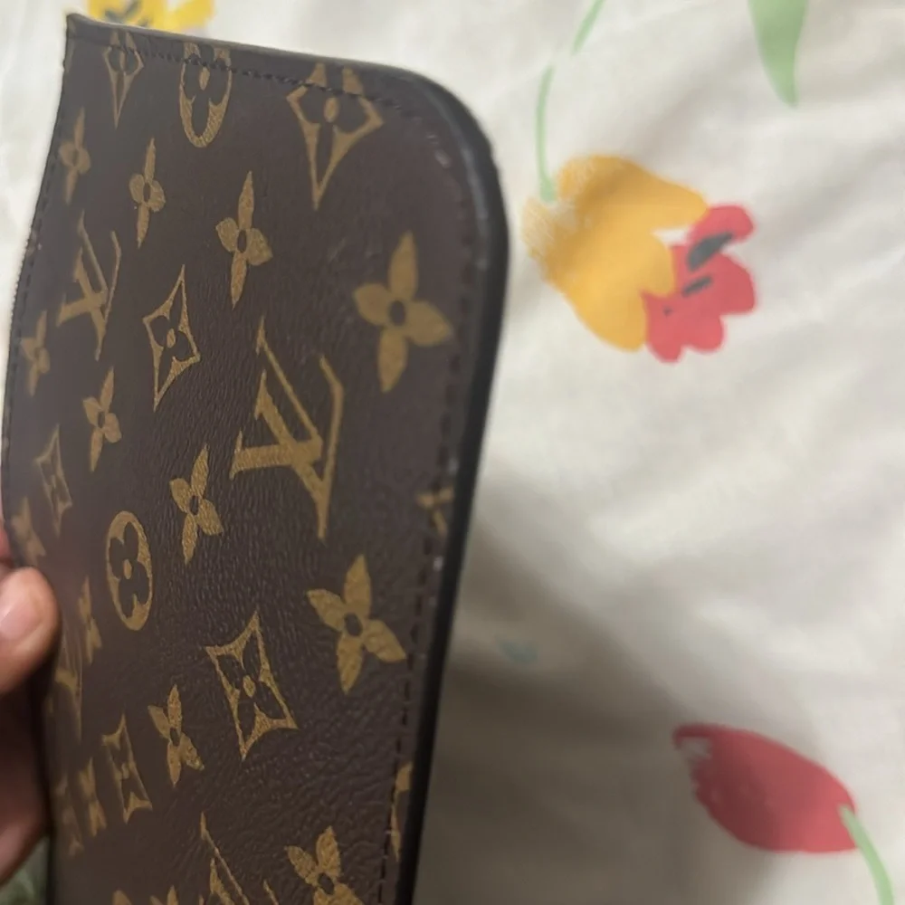 Louis Vuitton Neverfull GM POUCH - Picture 8 of 8